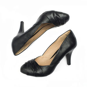 NWOT Black Report Heels
